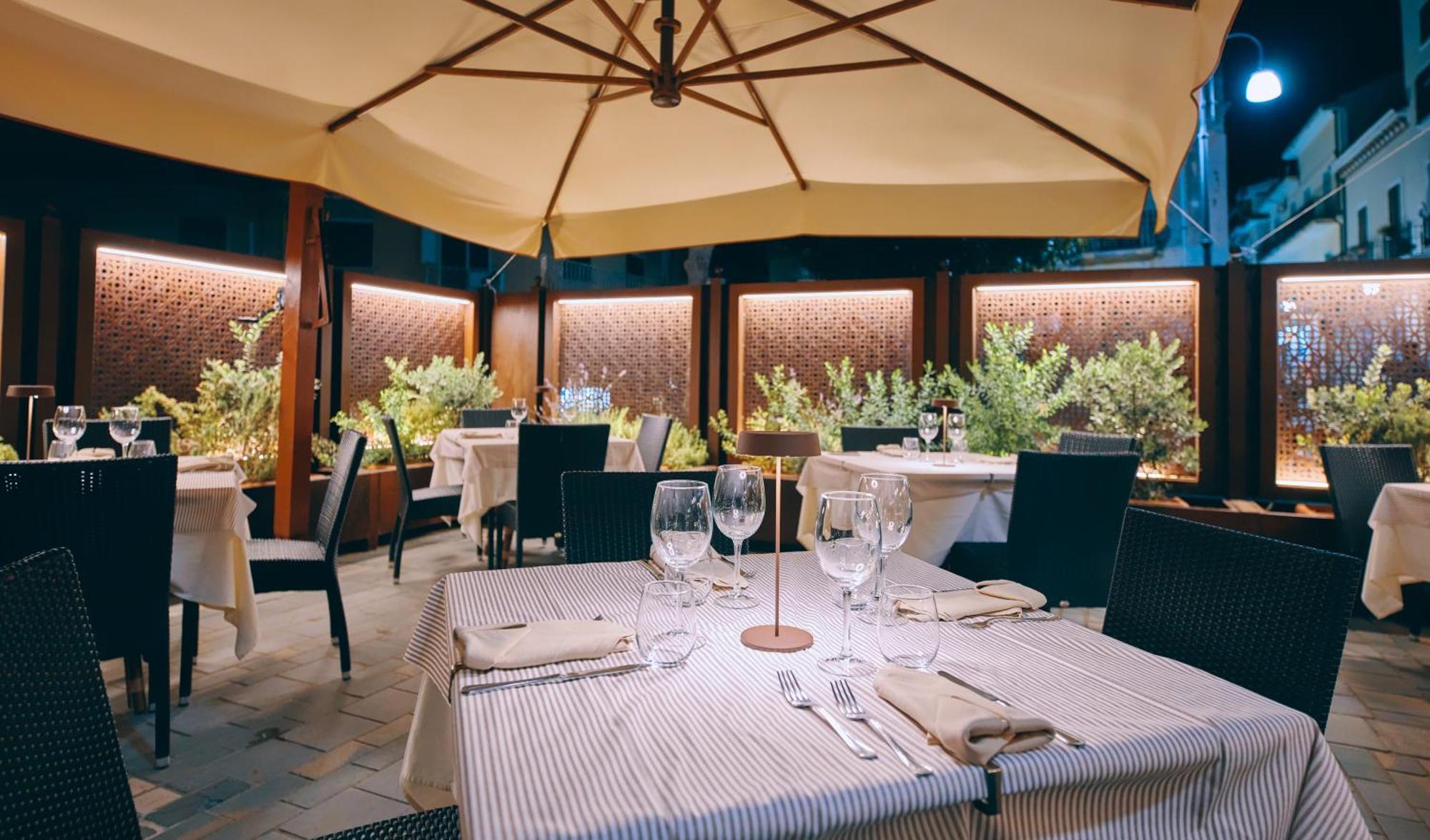 Hotel La Pergola Санта-Мария-ди-Кастеллабате Экстерьер фото