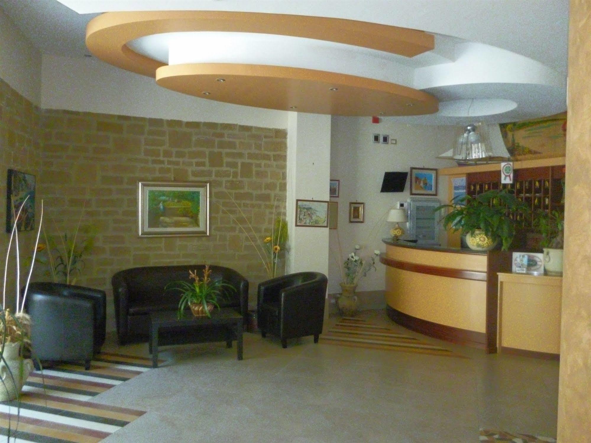 Hotel La Pergola Санта-Мария-ди-Кастеллабате Экстерьер фото