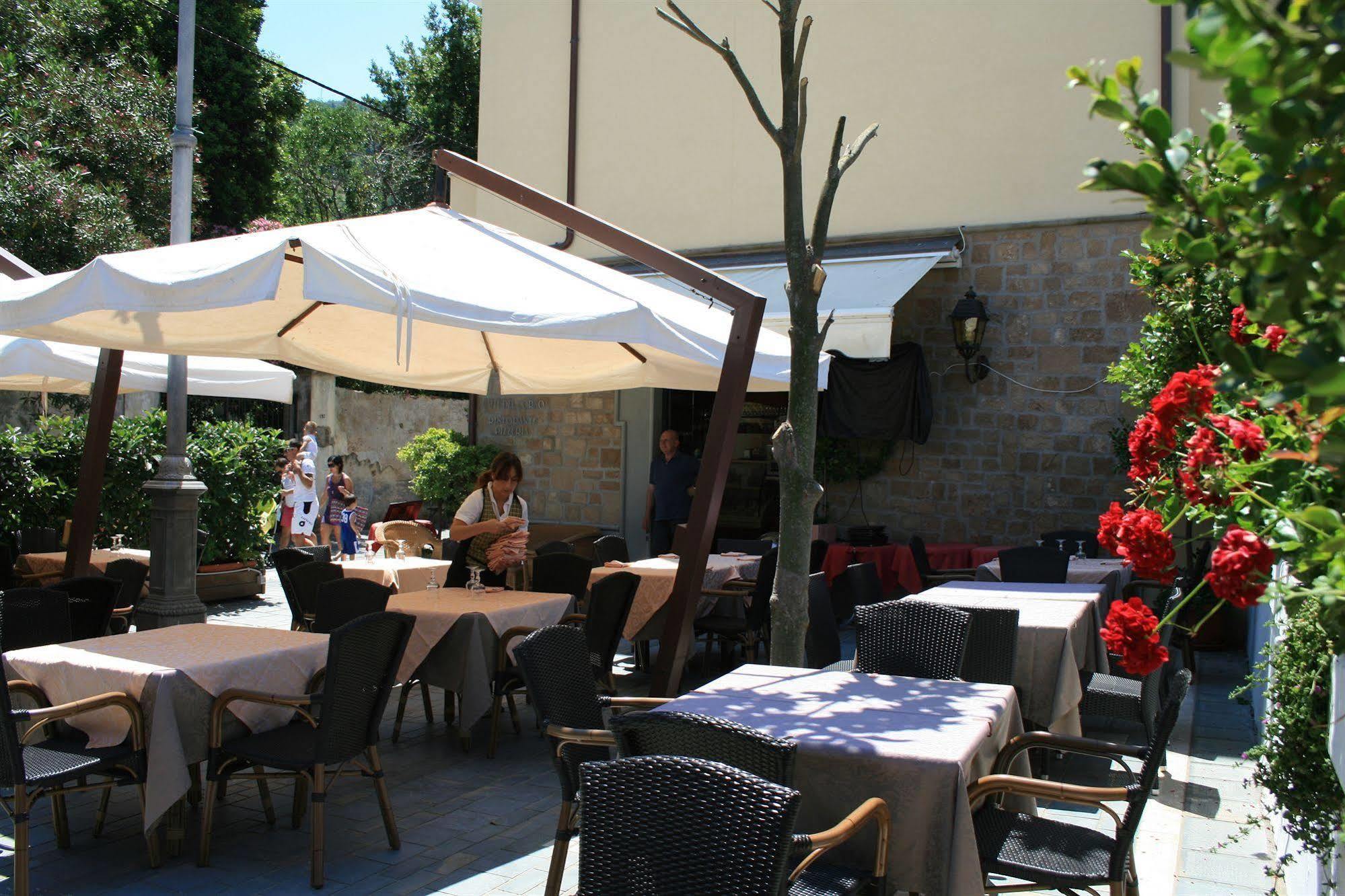 Hotel La Pergola Санта-Мария-ди-Кастеллабате Экстерьер фото